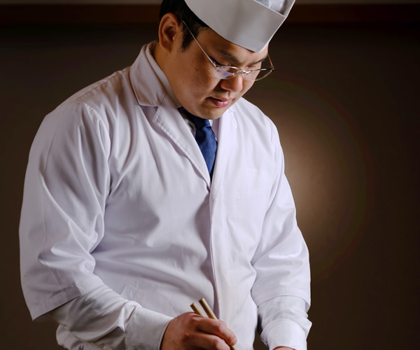 料理長　重信　慧